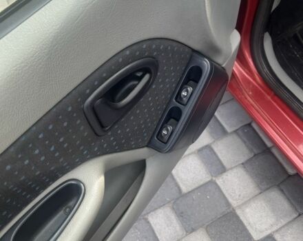 Красный Рено Clio Symbol, объемом двигателя 1.4 л и пробегом 212 тыс. км за 2100 $, фото 5 на Automoto.ua