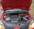 Рено Clio Symbol 2005 в Черняхове на Automoto.ua Красный Рено Clio Symbol, объемом двигателя 1.4 л и пробегом 71 тыс. км за 2750 $, фото 9 на Automoto.ua