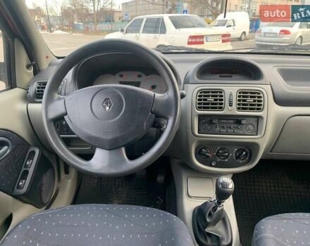 Красный Рено Clio Symbol, объемом двигателя 1.4 л и пробегом 137 тыс. км за 3790 $, фото 13 на Automoto.ua