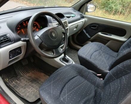 Рено Clio Symbol 2005 в Черняхове на Automoto.ua Красный Рено Clio Symbol, объемом двигателя 1.4 л и пробегом 71 тыс. км за 2750 $, фото 5 на Automoto.ua