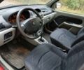 Рено Clio Symbol 2005 в Черняхове на Automoto.ua Красный Рено Clio Symbol, объемом двигателя 1.4 л и пробегом 71 тыс. км за 2750 $, фото 5 на Automoto.ua