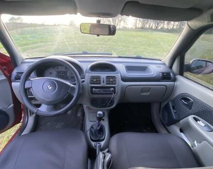 Красный Рено Clio Symbol, объемом двигателя 1.4 л и пробегом 174 тыс. км за 3100 $, фото 7 на Automoto.ua
