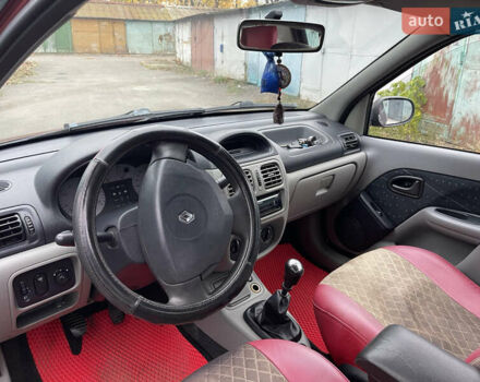 Красный Рено Clio Symbol, объемом двигателя 1.39 л и пробегом 164 тыс. км за 2999 $, фото 2 на Automoto.ua