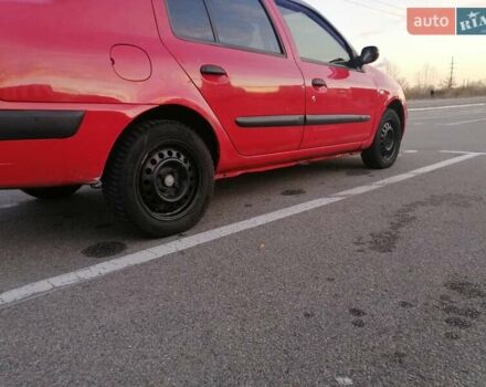 Красный Рено Clio Symbol, объемом двигателя 1.4 л и пробегом 280 тыс. км за 3200 $, фото 8 на Automoto.ua