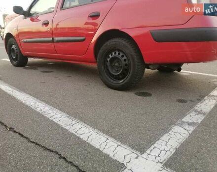 Красный Рено Clio Symbol, объемом двигателя 1.4 л и пробегом 280 тыс. км за 3200 $, фото 6 на Automoto.ua