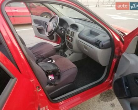 Красный Рено Clio Symbol, объемом двигателя 1.4 л и пробегом 280 тыс. км за 3200 $, фото 2 на Automoto.ua