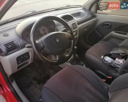 Красный Рено Clio Symbol, объемом двигателя 1.4 л и пробегом 280 тыс. км за 3200 $, фото 5 на Automoto.ua