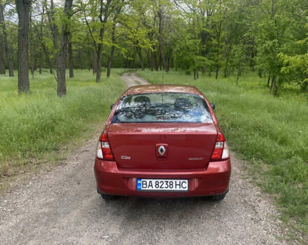 Красный Рено Clio Symbol, объемом двигателя 1.4 л и пробегом 136 тыс. км за 4800 $, фото 4 на Automoto.ua