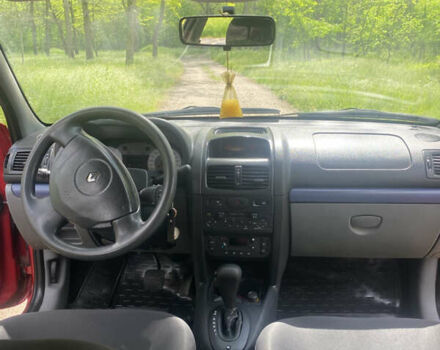 Красный Рено Clio Symbol, объемом двигателя 1.4 л и пробегом 136 тыс. км за 4800 $, фото 12 на Automoto.ua