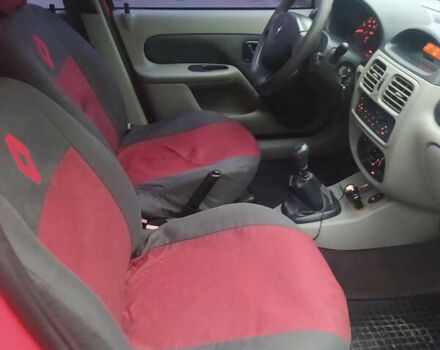 Красный Рено Clio Symbol, объемом двигателя 1.4 л и пробегом 250 тыс. км за 3500 $, фото 6 на Automoto.ua