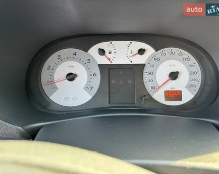 Червоний Рено Clio Symbol, об'ємом двигуна 1.39 л та пробігом 205 тис. км за 2999 $, фото 6 на Automoto.ua