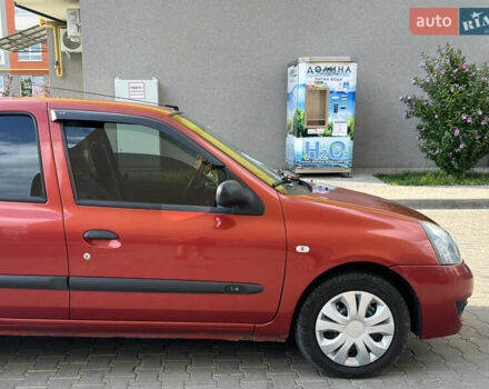 Красный Рено Clio Symbol, объемом двигателя 1.39 л и пробегом 184 тыс. км за 3100 $, фото 3 на Automoto.ua