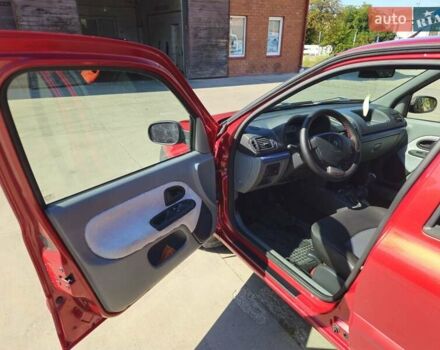 Красный Рено Clio Symbol, объемом двигателя 1.39 л и пробегом 230 тыс. км за 2800 $, фото 2 на Automoto.ua