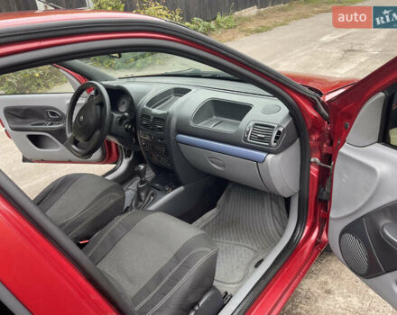 Красный Рено Clio Symbol, объемом двигателя 1.39 л и пробегом 280 тыс. км за 2350 $, фото 13 на Automoto.ua