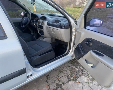 Рено Clio Symbol, объемом двигателя 1.4 л и пробегом 280 тыс. км за 2599 $, фото 12 на Automoto.ua