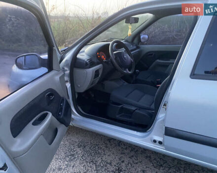 Рено Clio Symbol, объемом двигателя 1.4 л и пробегом 280 тыс. км за 2599 $, фото 10 на Automoto.ua