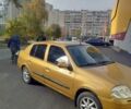 Желтый Рено Clio Symbol, объемом двигателя 1.4 л и пробегом 250 тыс. км за 2800 $, фото 1 на Automoto.ua