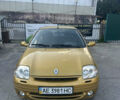 Желтый Рено Clio Symbol, объемом двигателя 1.4 л и пробегом 152 тыс. км за 3100 $, фото 1 на Automoto.ua