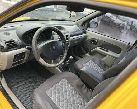 Желтый Рено Clio Symbol, объемом двигателя 1.4 л и пробегом 255 тыс. км за 3000 $, фото 15 на Automoto.ua