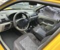 Желтый Рено Clio Symbol, объемом двигателя 1.4 л и пробегом 255 тыс. км за 3000 $, фото 15 на Automoto.ua