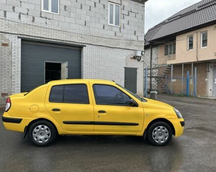 Желтый Рено Clio Symbol, объемом двигателя 1.4 л и пробегом 255 тыс. км за 3000 $, фото 10 на Automoto.ua