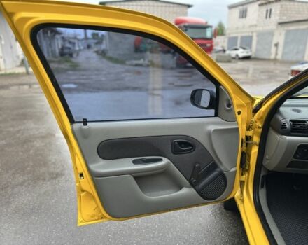 Желтый Рено Clio Symbol, объемом двигателя 1.4 л и пробегом 255 тыс. км за 3000 $, фото 17 на Automoto.ua