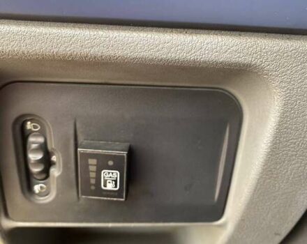 Желтый Рено Clio Symbol, объемом двигателя 1.39 л и пробегом 290 тыс. км за 3000 $, фото 11 на Automoto.ua