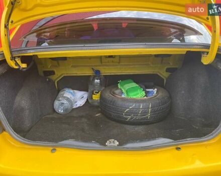 Желтый Рено Clio Symbol, объемом двигателя 1.39 л и пробегом 290 тыс. км за 3000 $, фото 13 на Automoto.ua