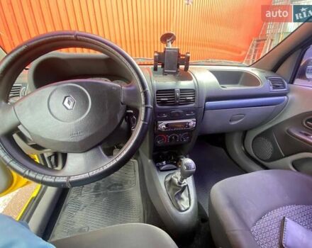 Желтый Рено Clio Symbol, объемом двигателя 1.39 л и пробегом 290 тыс. км за 3000 $, фото 8 на Automoto.ua