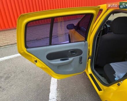 Желтый Рено Clio Symbol, объемом двигателя 1.39 л и пробегом 290 тыс. км за 3000 $, фото 6 на Automoto.ua