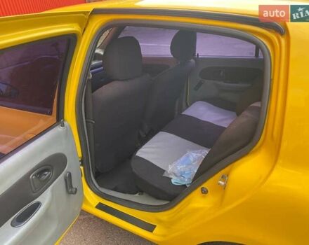 Желтый Рено Clio Symbol, объемом двигателя 1.39 л и пробегом 290 тыс. км за 3000 $, фото 3 на Automoto.ua