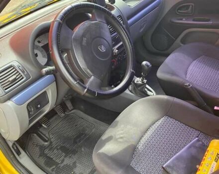 Желтый Рено Clio Symbol, объемом двигателя 1.39 л и пробегом 290 тыс. км за 3000 $, фото 7 на Automoto.ua