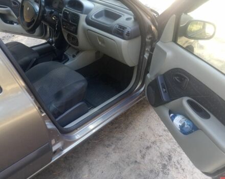 Серый Рено Clio Symbol, объемом двигателя 1.4 л и пробегом 350 тыс. км за 3300 $, фото 6 на Automoto.ua