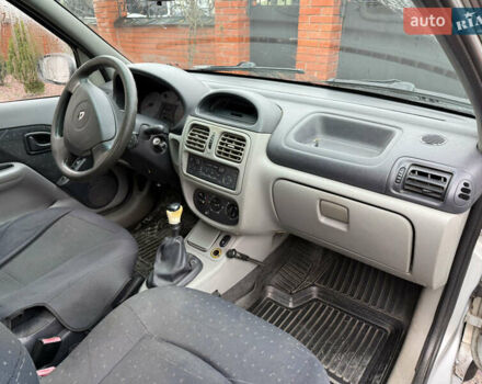 Серый Рено Clio Symbol, объемом двигателя 1.39 л и пробегом 250 тыс. км за 1699 $, фото 6 на Automoto.ua