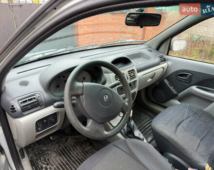 Серый Рено Clio Symbol, объемом двигателя 1.39 л и пробегом 250 тыс. км за 1699 $, фото 10 на Automoto.ua