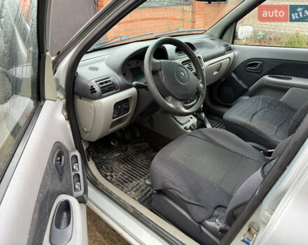 Серый Рено Clio Symbol, объемом двигателя 1.39 л и пробегом 250 тыс. км за 1699 $, фото 8 на Automoto.ua