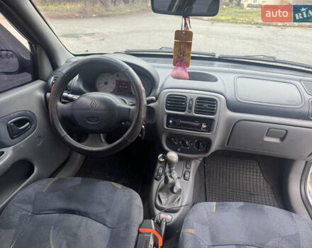 Серый Рено Clio Symbol, объемом двигателя 1.4 л и пробегом 250 тыс. км за 1600 $, фото 14 на Automoto.ua