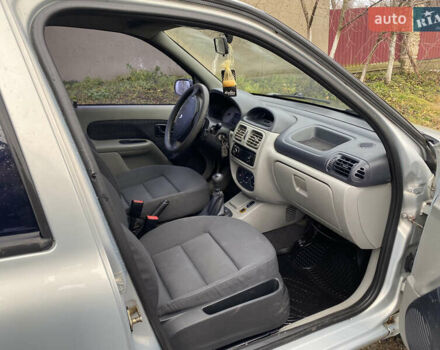 Серый Рено Clio Symbol, объемом двигателя 1.39 л и пробегом 280 тыс. км за 2550 $, фото 9 на Automoto.ua