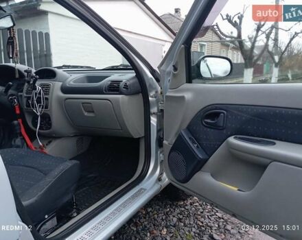 Серый Рено Clio Symbol, объемом двигателя 1.39 л и пробегом 260 тыс. км за 3000 $, фото 7 на Automoto.ua