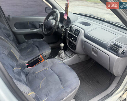 Серый Рено Clio Symbol, объемом двигателя 1.4 л и пробегом 250 тыс. км за 1600 $, фото 12 на Automoto.ua
