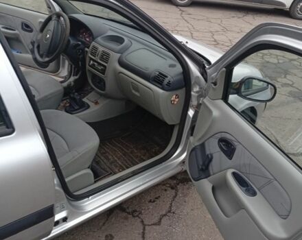 Серый Рено Clio Symbol, объемом двигателя 1.4 л и пробегом 220 тыс. км за 3700 $, фото 5 на Automoto.ua