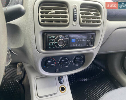 Серый Рено Clio Symbol, объемом двигателя 1.39 л и пробегом 280 тыс. км за 2550 $, фото 13 на Automoto.ua