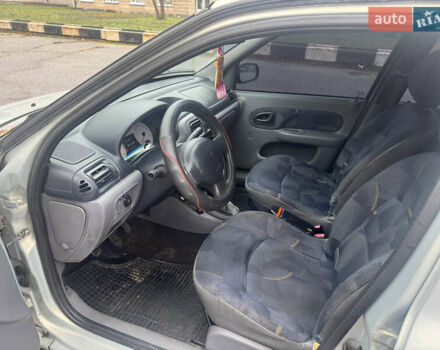Серый Рено Clio Symbol, объемом двигателя 1.4 л и пробегом 250 тыс. км за 1600 $, фото 7 на Automoto.ua