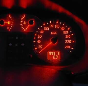 Серый Рено Clio Symbol, объемом двигателя 1.39 л и пробегом 189 тыс. км за 3200 $, фото 2 на Automoto.ua