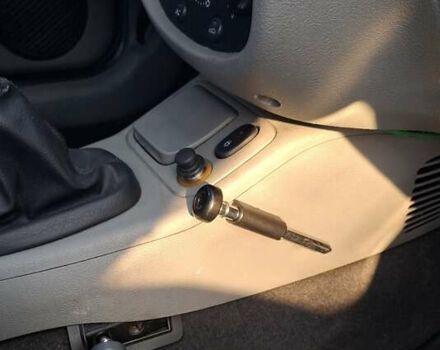 Серый Рено Clio Symbol, объемом двигателя 1.39 л и пробегом 148 тыс. км за 3500 $, фото 33 на Automoto.ua