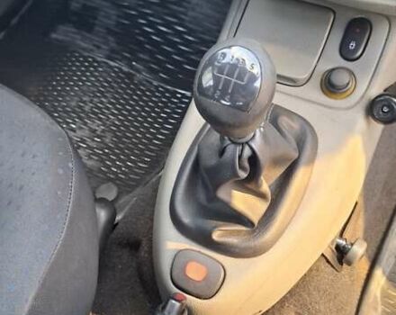 Серый Рено Clio Symbol, объемом двигателя 1.39 л и пробегом 148 тыс. км за 3500 $, фото 26 на Automoto.ua