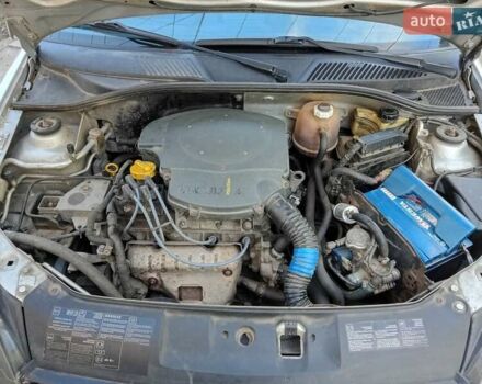 Серый Рено Clio Symbol, объемом двигателя 1.4 л и пробегом 237 тыс. км за 2950 $, фото 5 на Automoto.ua