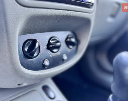 Серый Рено Clio Symbol, объемом двигателя 1.4 л и пробегом 225 тыс. км за 2950 $, фото 29 на Automoto.ua