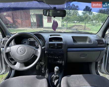 Серый Рено Clio Symbol, объемом двигателя 1.39 л и пробегом 240 тыс. км за 3500 $, фото 27 на Automoto.ua