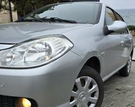 Серый Рено Clio Symbol, объемом двигателя 1.39 л и пробегом 169 тыс. км за 4718 $, фото 2 на Automoto.ua